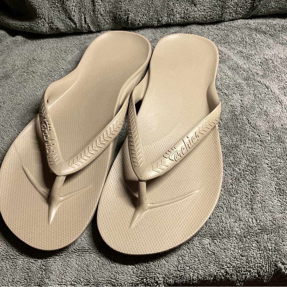 Archie’s Mens arch support flip flops never worn size US12